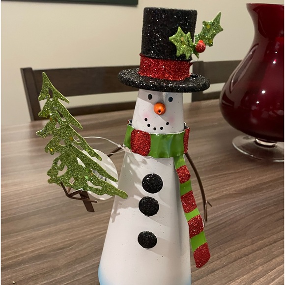 NWT metal snowman. ADORABLE! Perfect for the holidays - Picture 1 of 4